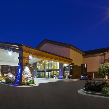 Holiday Inn Express Detroit-Warren/General Motors Technology Center By Ihg Exterior foto