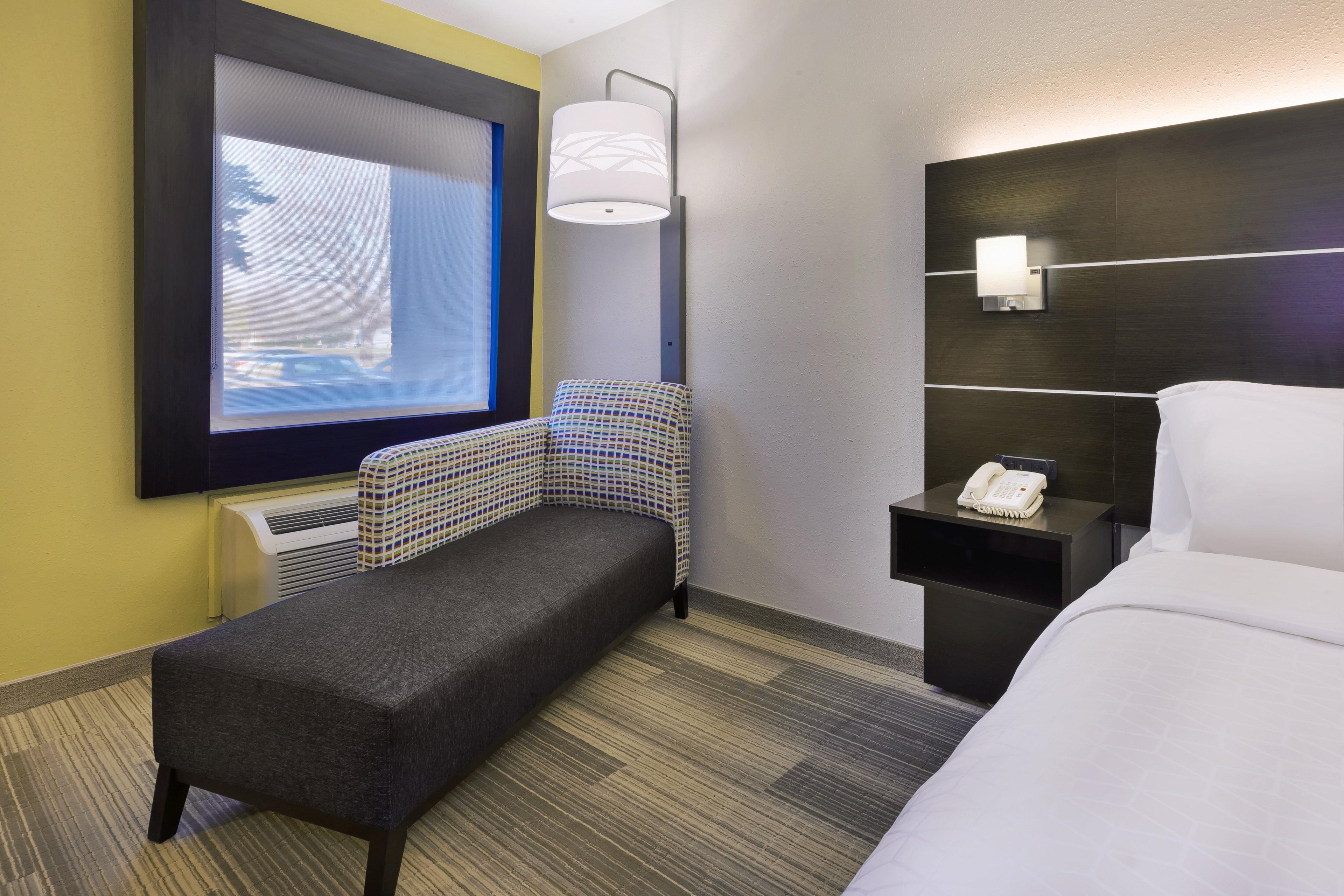 Holiday Inn Express Detroit-Warren/General Motors Technology Center By Ihg Exterior foto