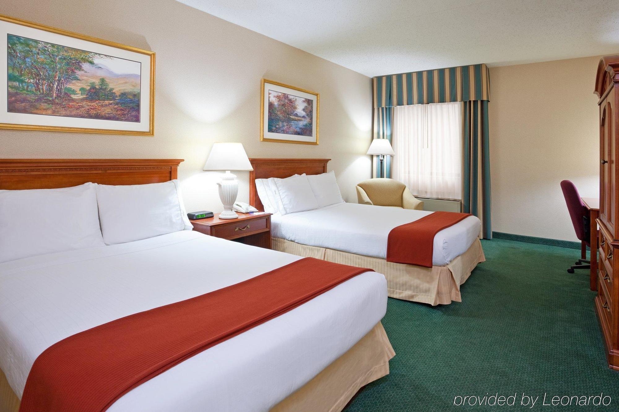 Holiday Inn Express Detroit-Warren/General Motors Technology Center By Ihg Exterior foto