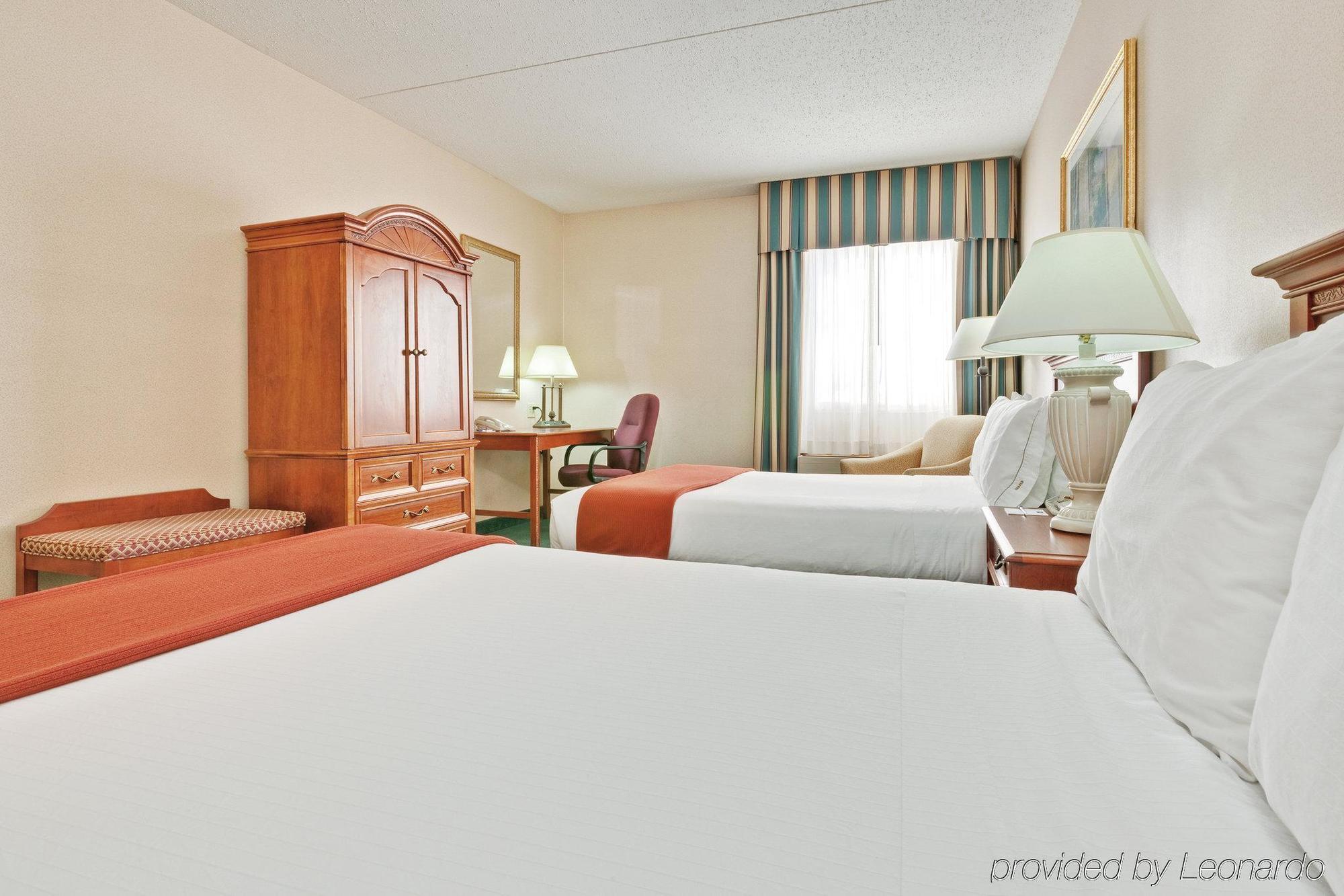 Holiday Inn Express Detroit-Warren/General Motors Technology Center By Ihg Exterior foto