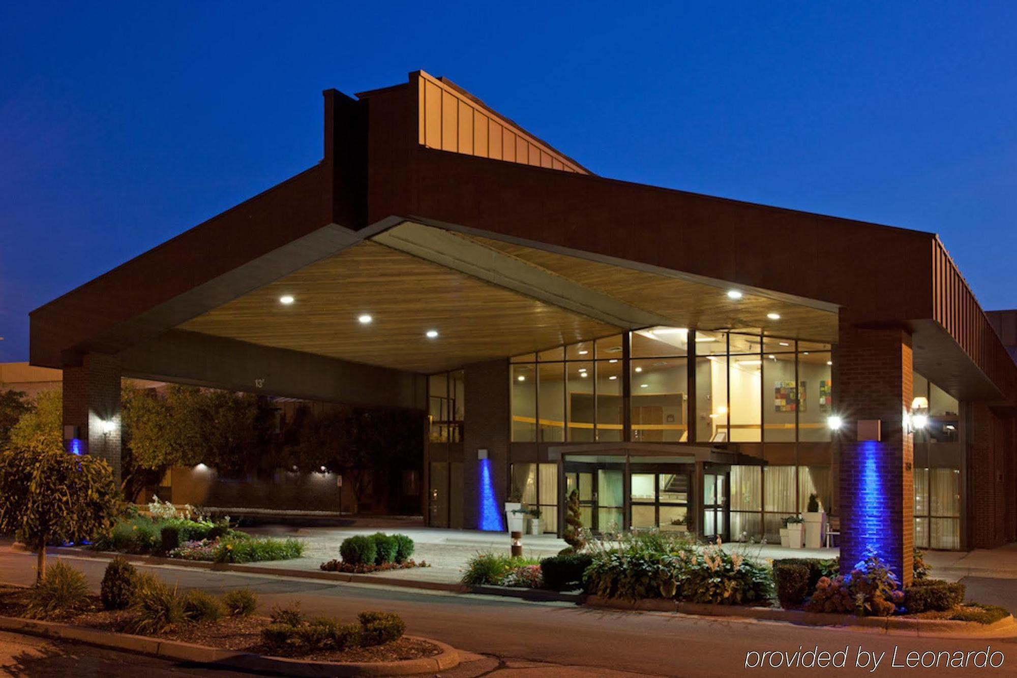Holiday Inn Express Detroit-Warren/General Motors Technology Center By Ihg Exterior foto