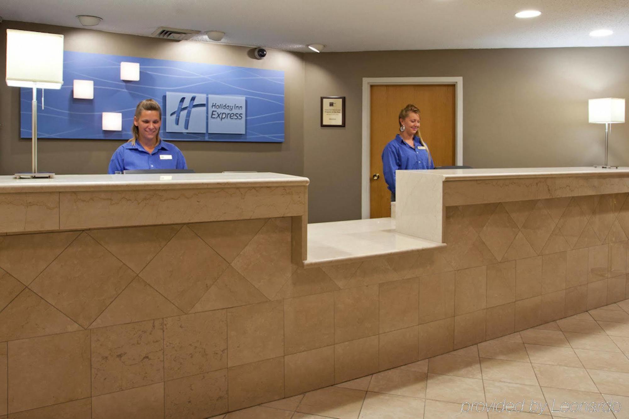 Holiday Inn Express Detroit-Warren/General Motors Technology Center By Ihg Exterior foto
