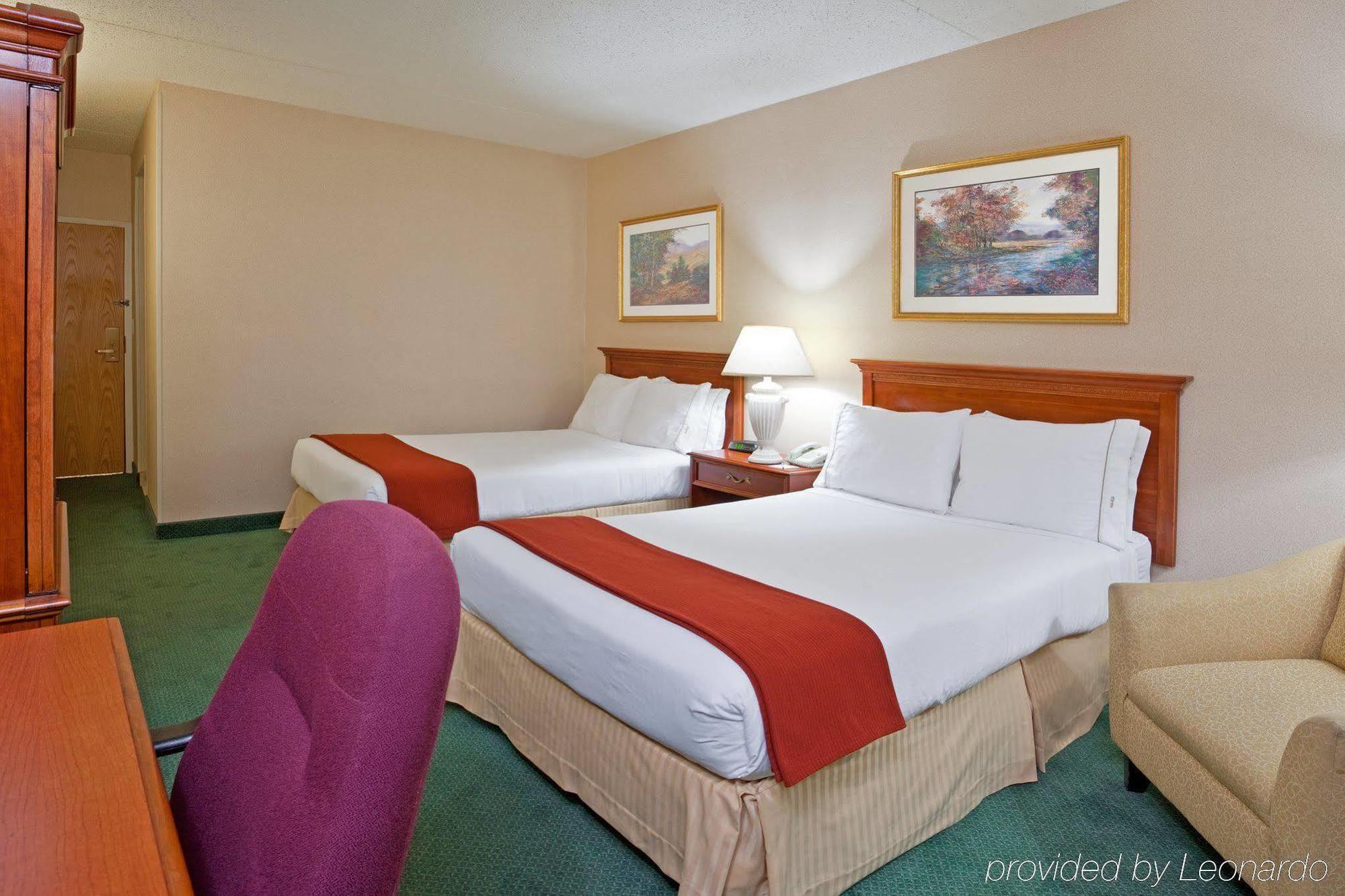 Holiday Inn Express Detroit-Warren/General Motors Technology Center By Ihg Exterior foto